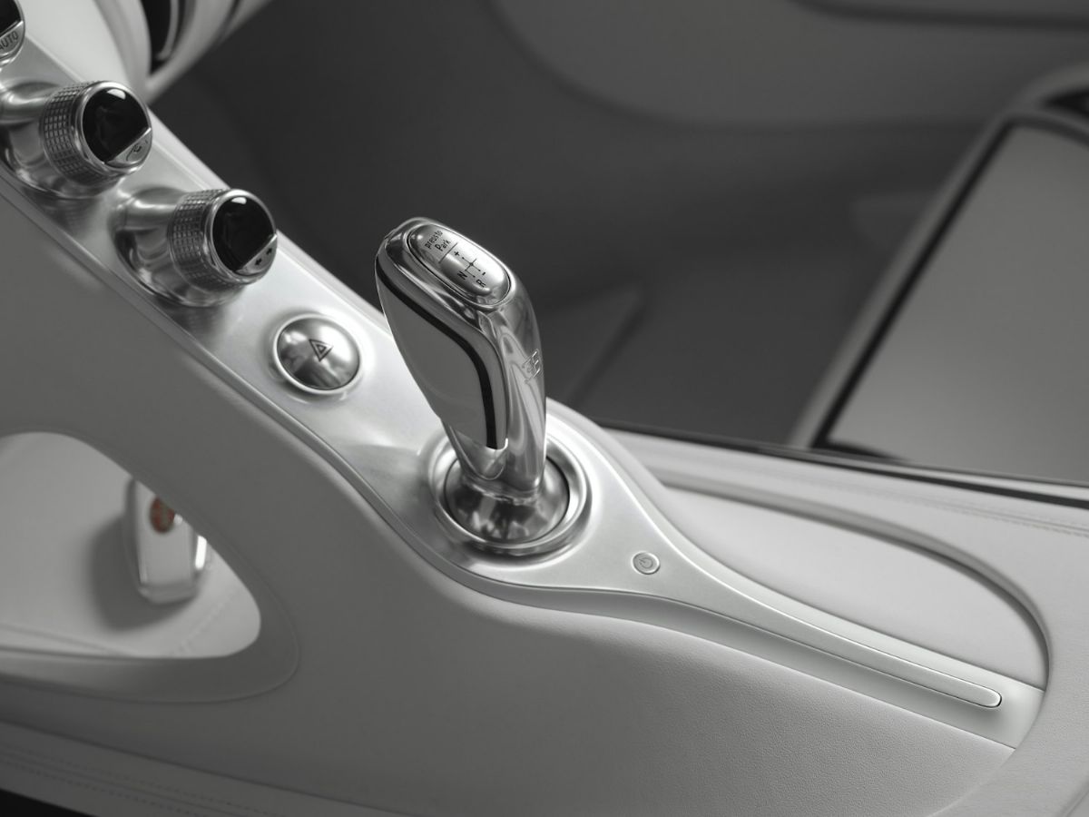 Νέα «πορσελάνινη» Bugatti Mistral Blanc Εternel 